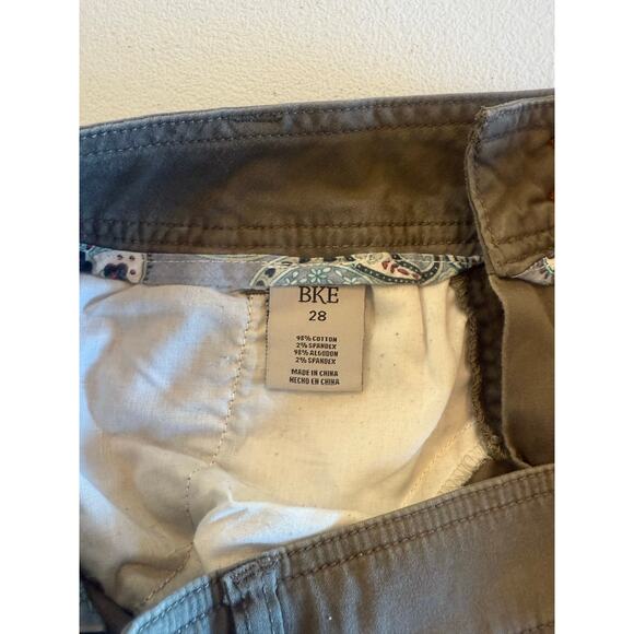 BKE Women's Olive Green Casual Shorts Sz 28 Double Button Cotton Spandex - Picture 3 of 5